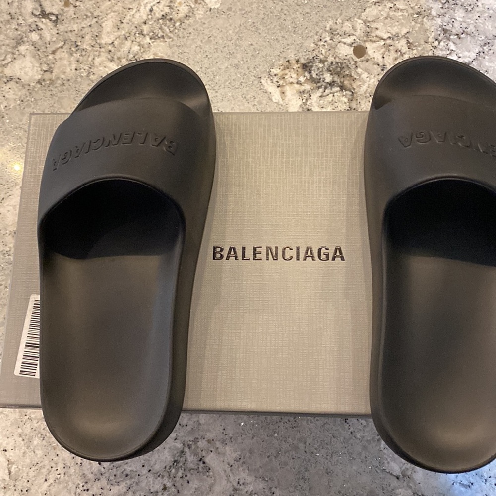 Black Balenciaga logo pool sandals - Picture 6 of 7